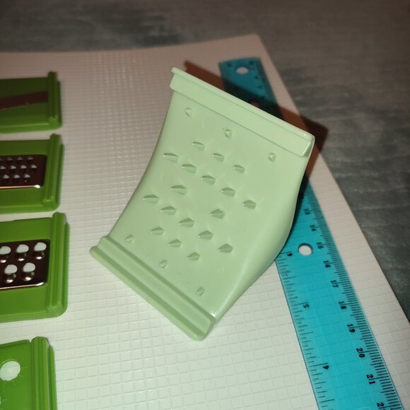 Space Saving Multi Purpose Grater Merry Green Kitchen Accessories Must Have - Picture 4 of 9